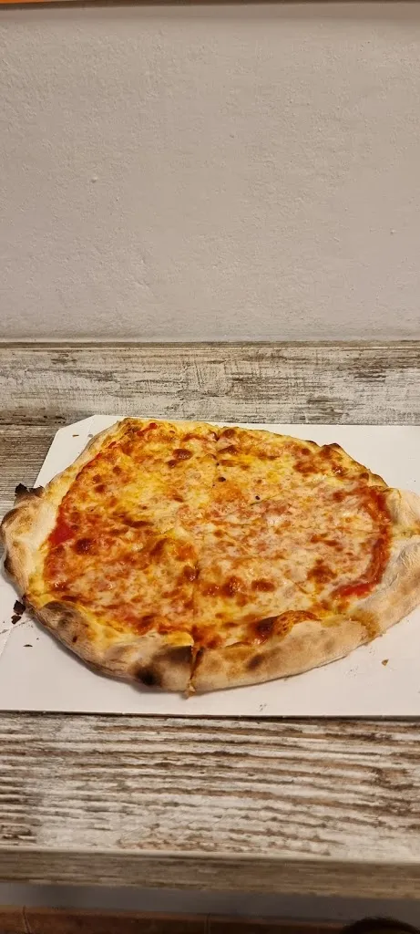 Pizzeria Segugio restaurant in Bagnolo San Vito