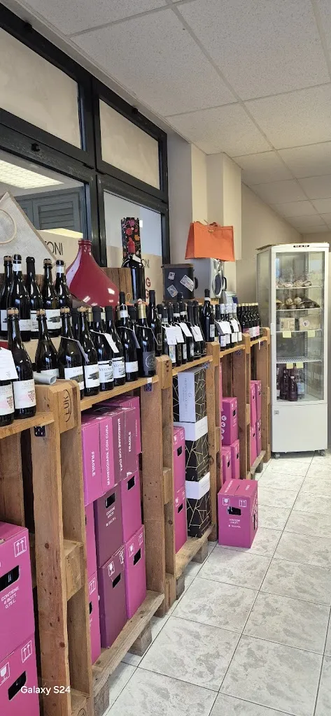 Cantine Giubertoni Wine shop Bagnolo San Vito_Bagnolo San Vito_slider_image_2