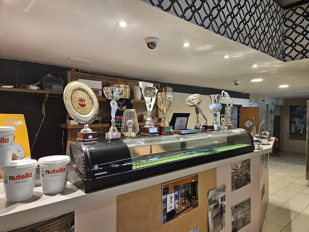 Aaron Sturm_Saulle Re - Ristorante, Pizzeria e bar_Villair-Amerique_review