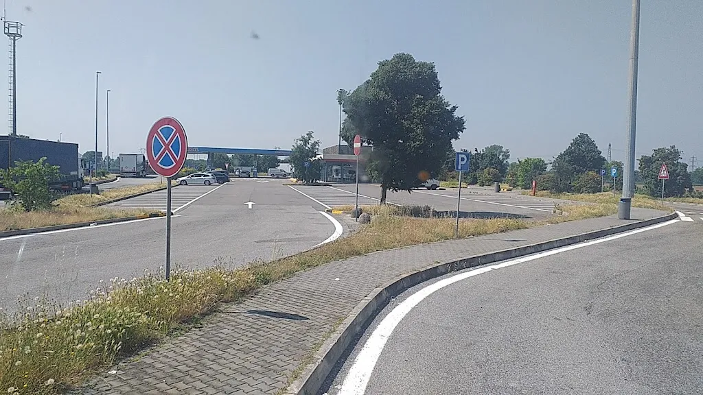 Mladen Majdanac_Autogrill Ghedi Ovest_Bagnolo Mella_review