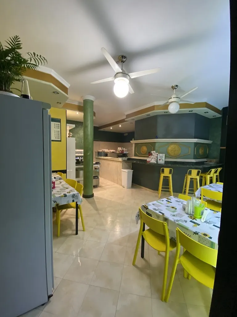 Pizzeria Regina 4_Barzana_slider_image_3