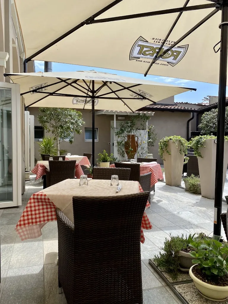 Trattoria Pizzeria Antichi Sapori restaurant in Bassano Bresciano