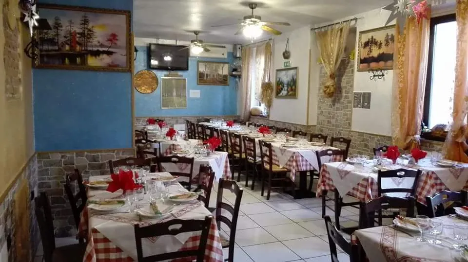 Pizzeria Santa Lucia restaurant in Bastida Pancarana