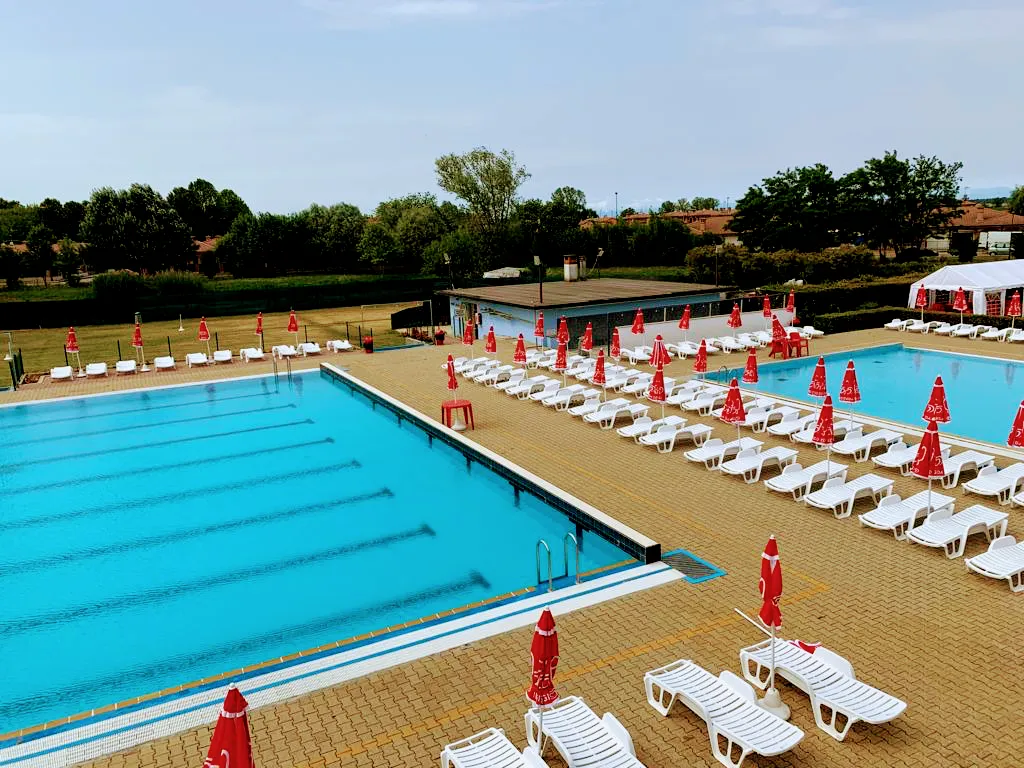 Piscina Le Valli Battuda restaurant in Battuda