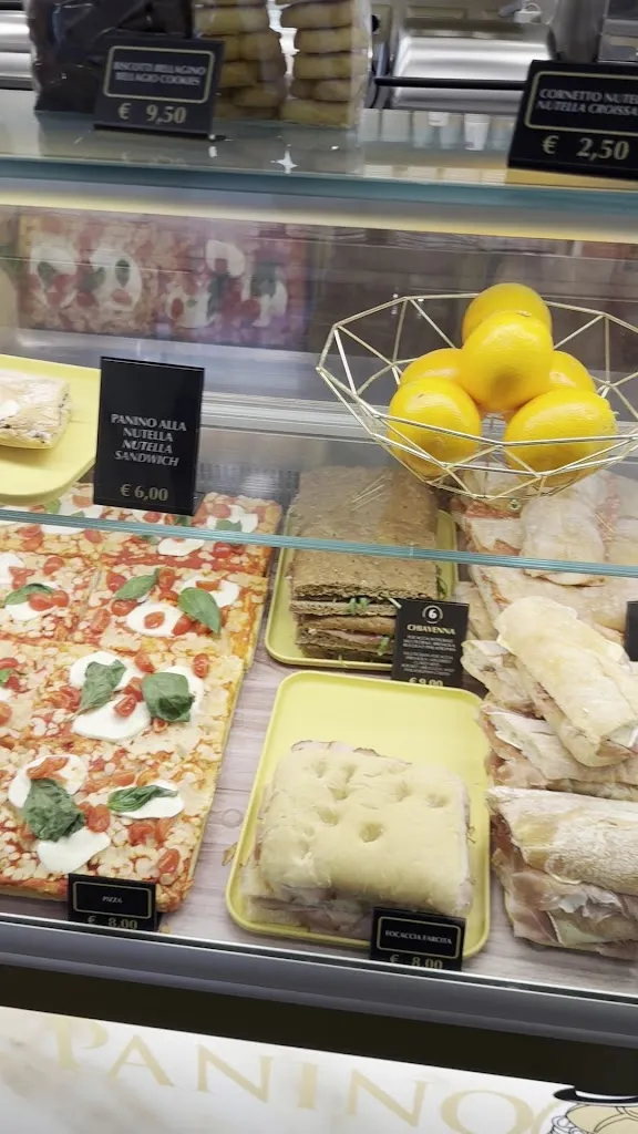 Thanawat B_Mr. Panino_Bellagio_review