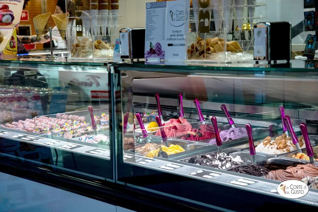 La Corte del Gusto  gelateria/caffetteria_Bellinzago Lombardo_slider_image_1