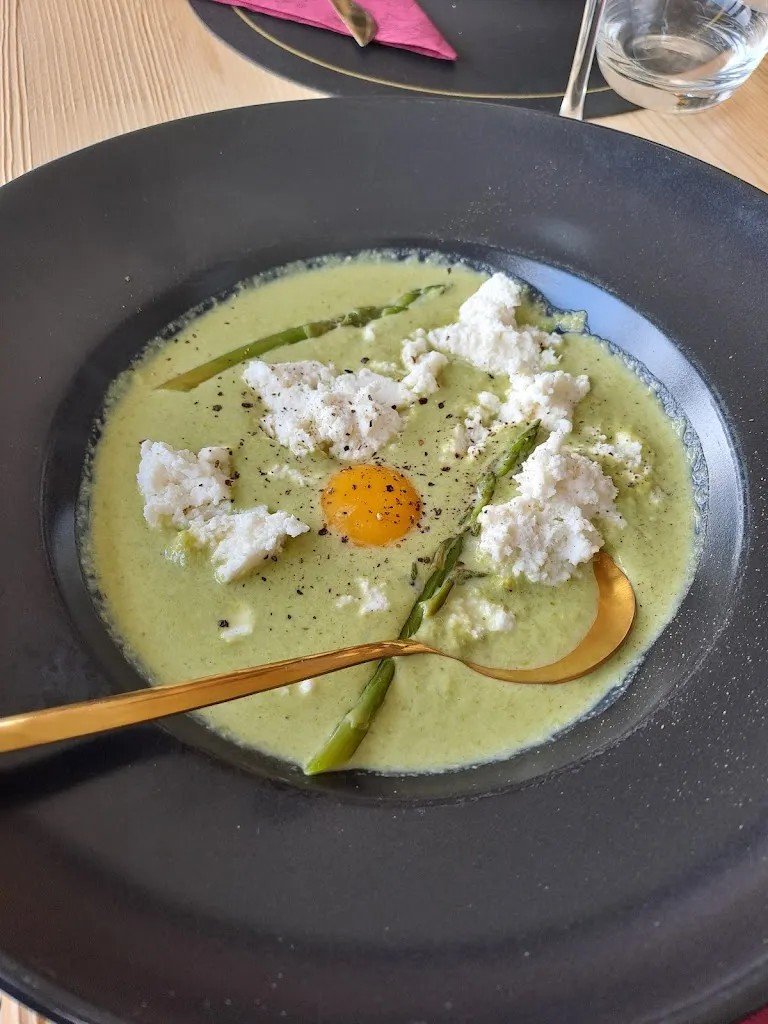 Chiara Bertola_Una finestra sulle Alpi_Bema_review