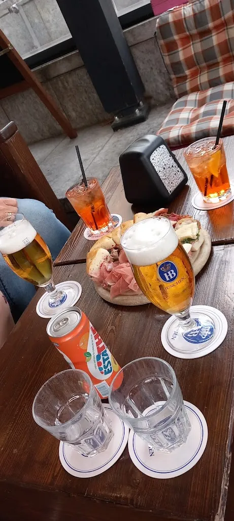 Vermeer Pieter_Cafe Dakota_Berbenno di Valtellina_review