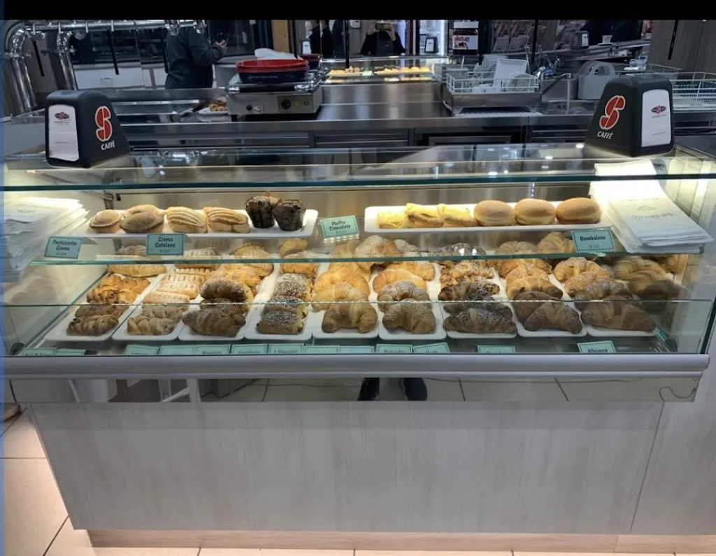 Bar Smeraldo restaurant in Beregazzo con Figliaro