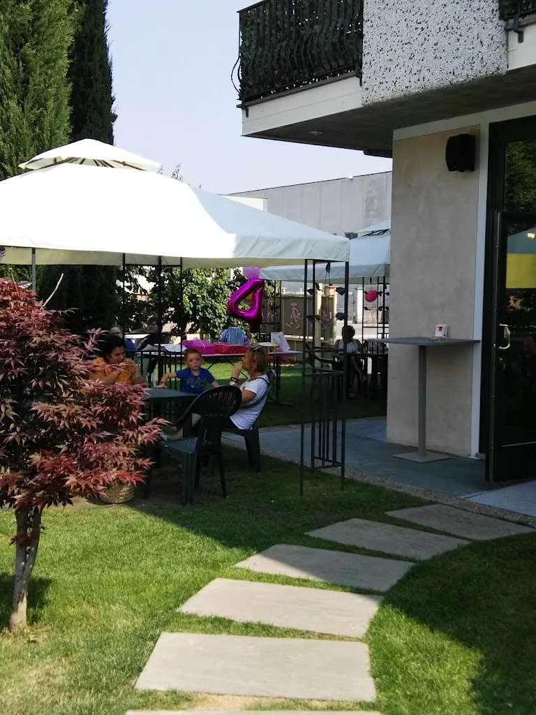 Bar caffé dell'industria restaurant in Berlingo