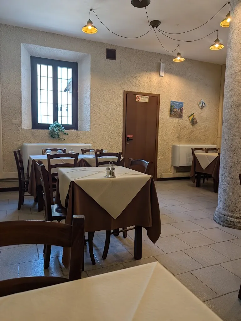 Pizzeria Castello restaurant in Bereguardo