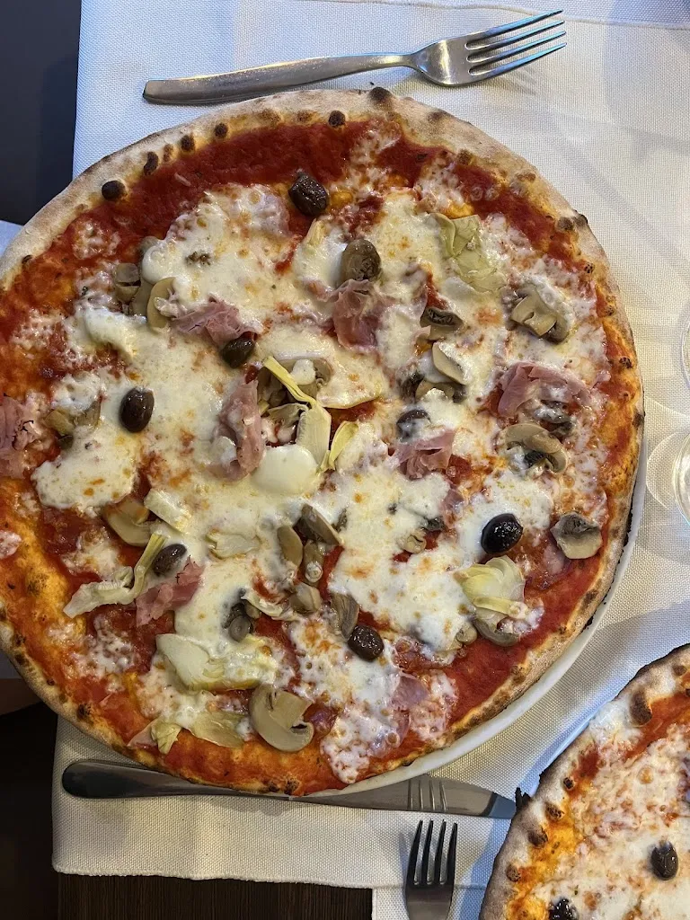 Tanya Bright_Pizzeria Sotto zero_Valtournenche_review