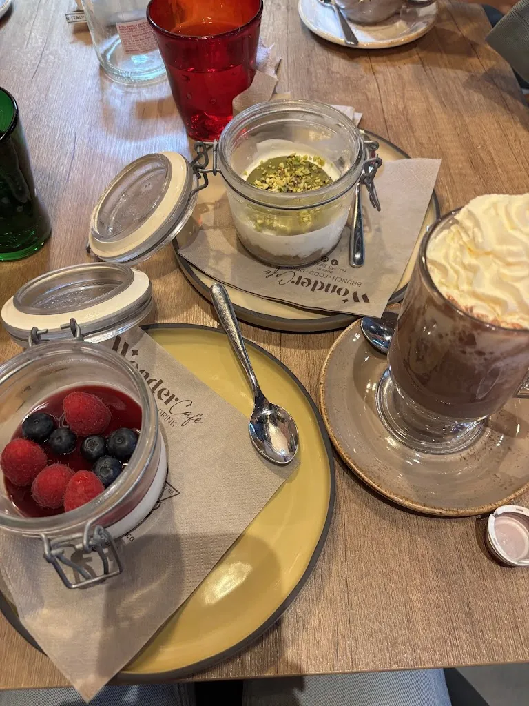 Aubree S_Wonder Cafe Hamburgeria_Bellano_review