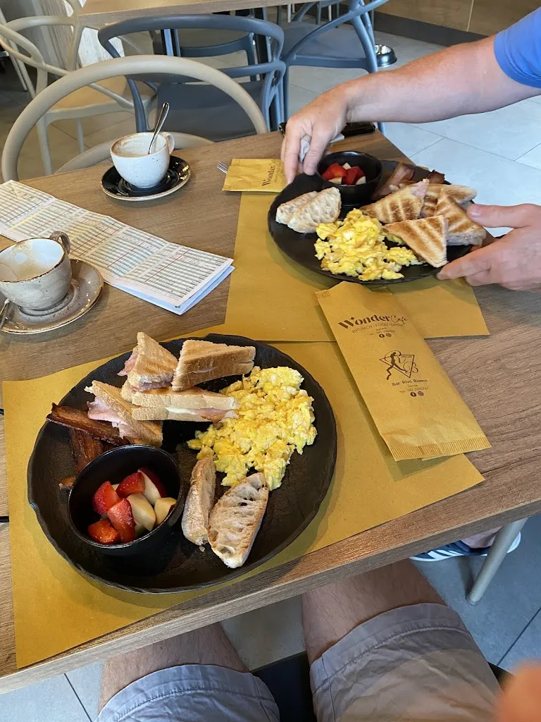 Samuel Bailey_Wonder Cafe Hamburgeria_Bellano_review