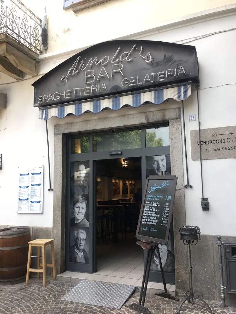 Bar Arnold'S restaurant in Bellano