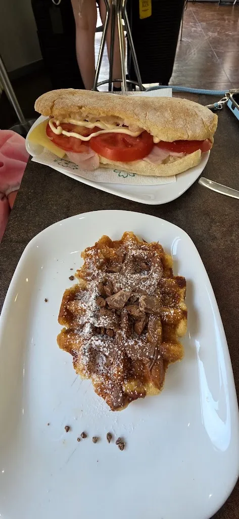 Joanna Kuzelewska_Bar Roma Pasticceria Italian breakfast_Bellano_review