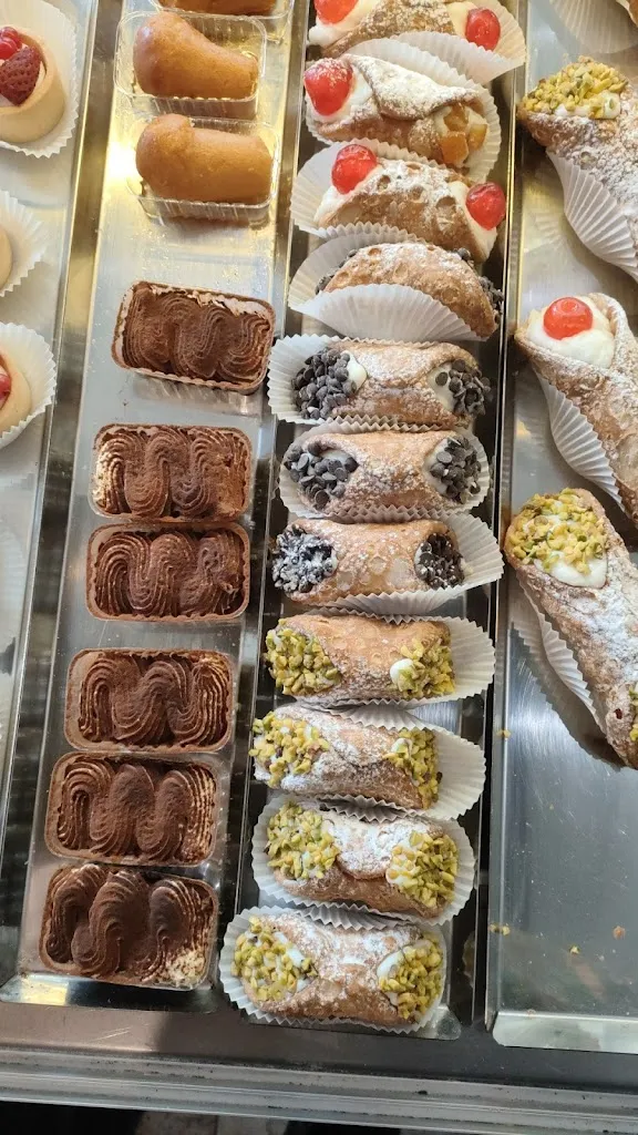 Bar Roma Pasticceria Italian breakfast_Bellano_slider_image_3