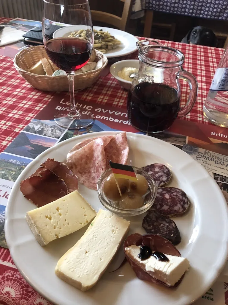 Bartosz Drozdziel_Rifugio Shambalà - Alpe Giumello _Bellano_review