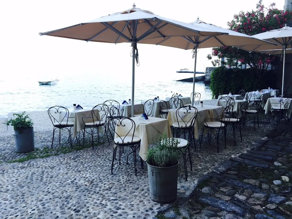 Varenna Caffè Bistrot restaurant in Bellano