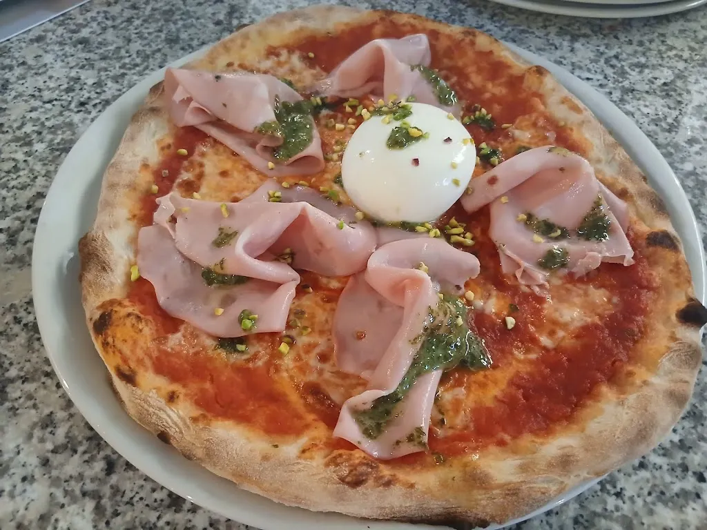 Piero pizza_Berzo San Fermo_slider_image_3