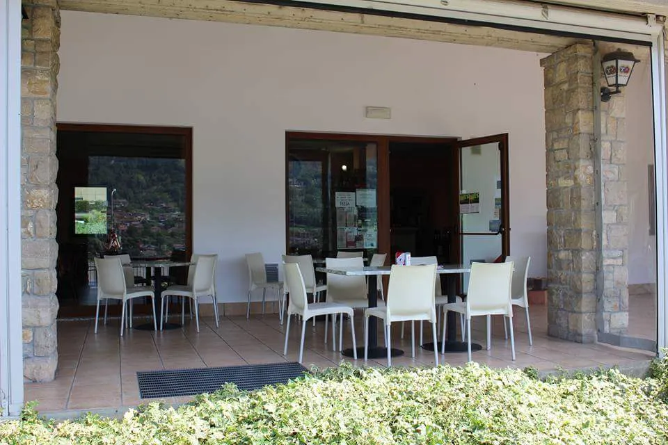 Center Bar Pizzeria restaurant in Berzo San Fermo