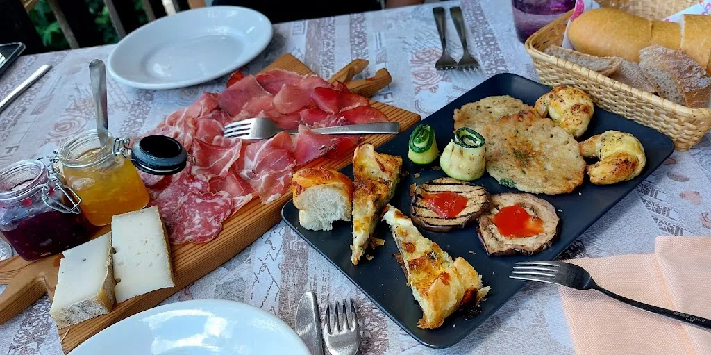 Trattoria della Pina_Berzo_slider_image_2