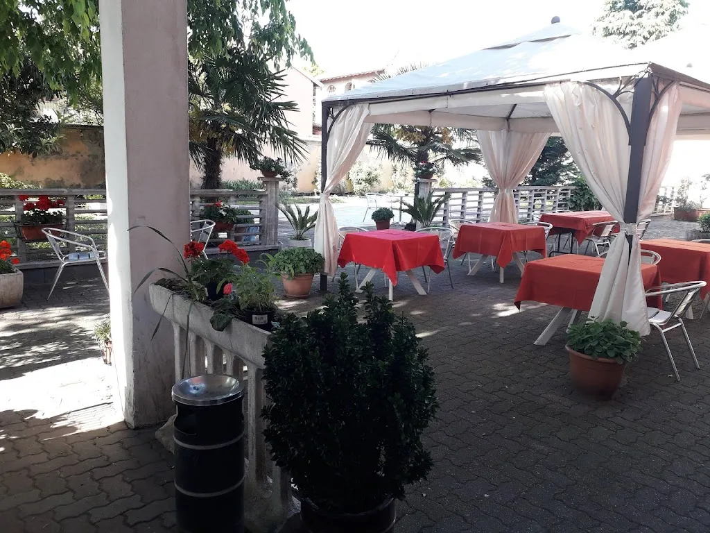 Trattoria Santa Lucia restaurant in Besate