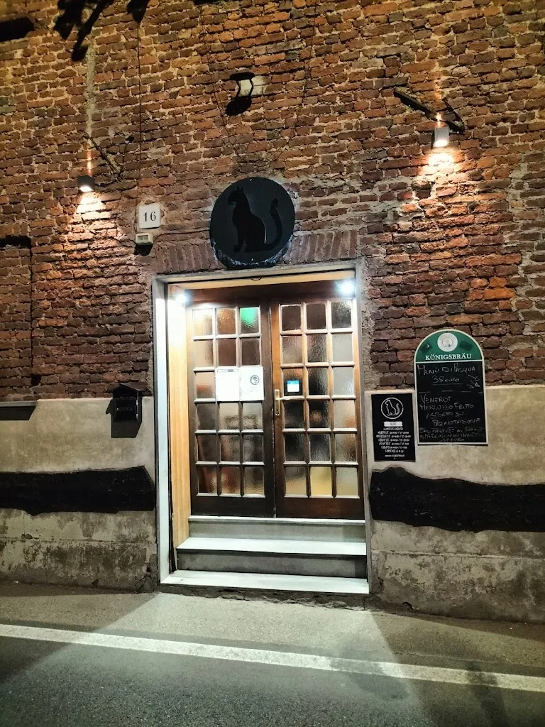 Il Gatto Nero Pub restaurant in Besate