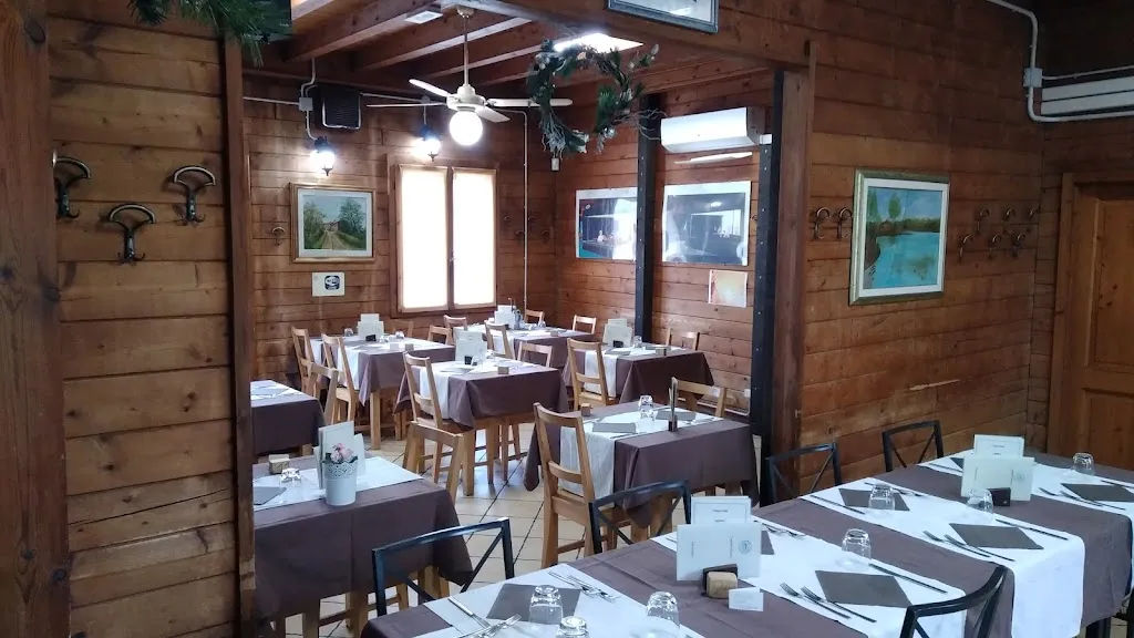 Laghetto Azzurro restaurant in Bettola-Zeloforomagno