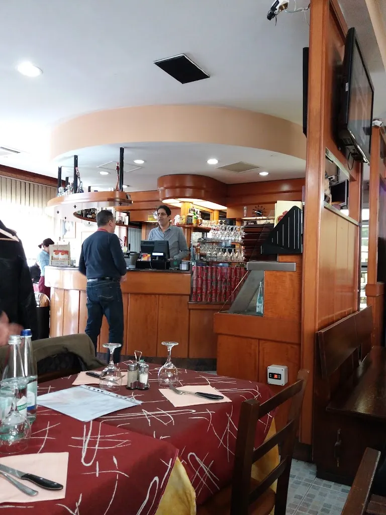 Pizzeria Mina_Bettola-Zeloforomagno_slider_image_1