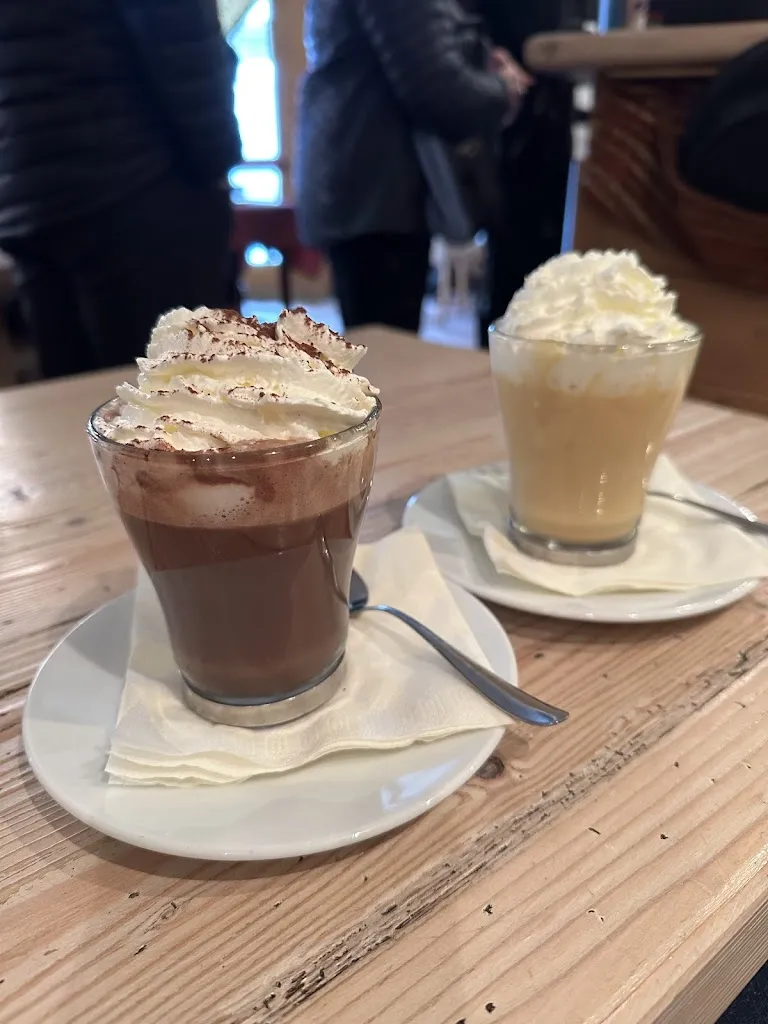 Hannah Webb_Ski Paradise bistrot - Breuil-Cervinia_Valtournenche_review