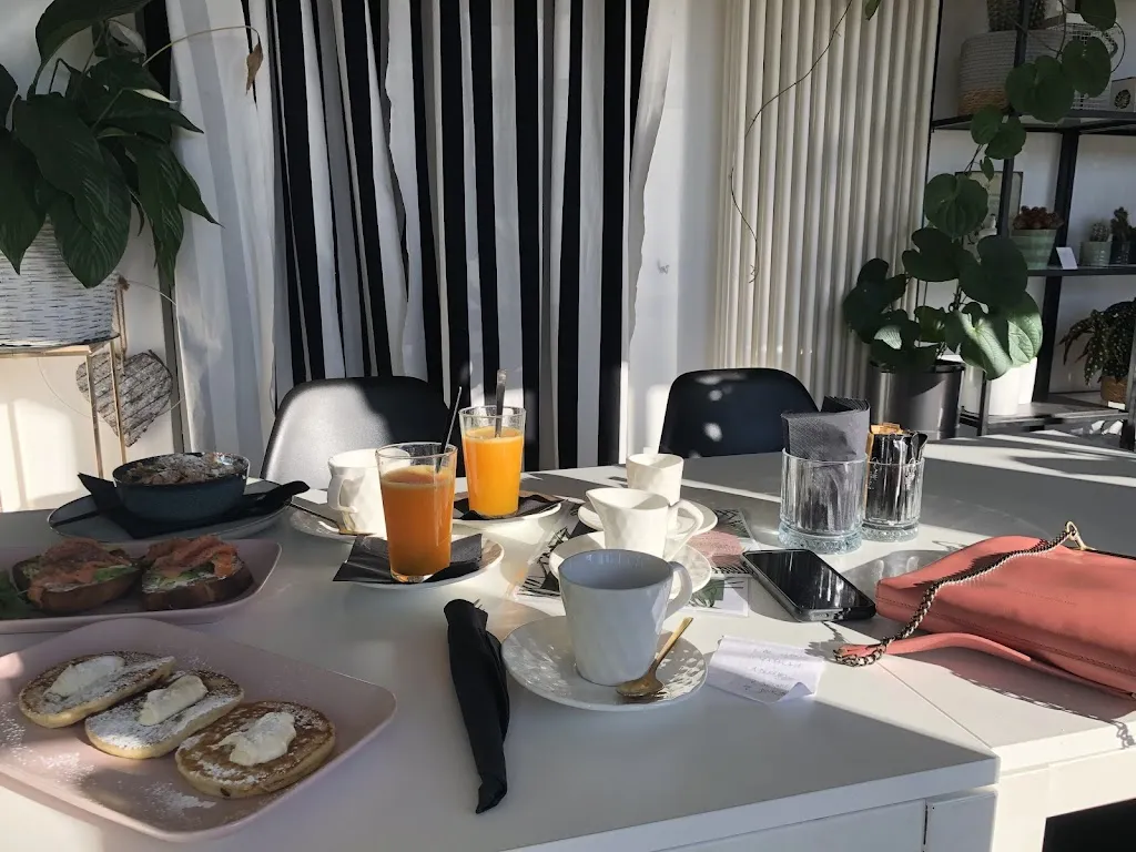 Zenaida Iordan_Mulino Fiori e Caffè_Boltiere_review