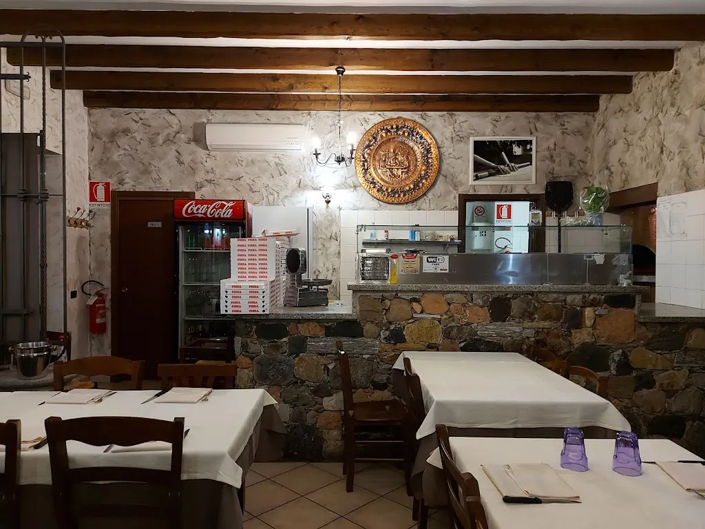 la taverna dei lupi restaurant in Bolladello-Peveranza