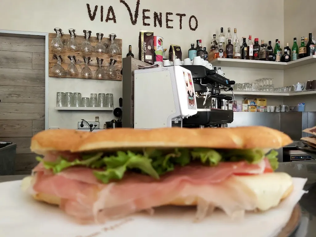 Via Veneto Cafè di PAOLO MAFFI_Bonate Sotto_slider_image_2