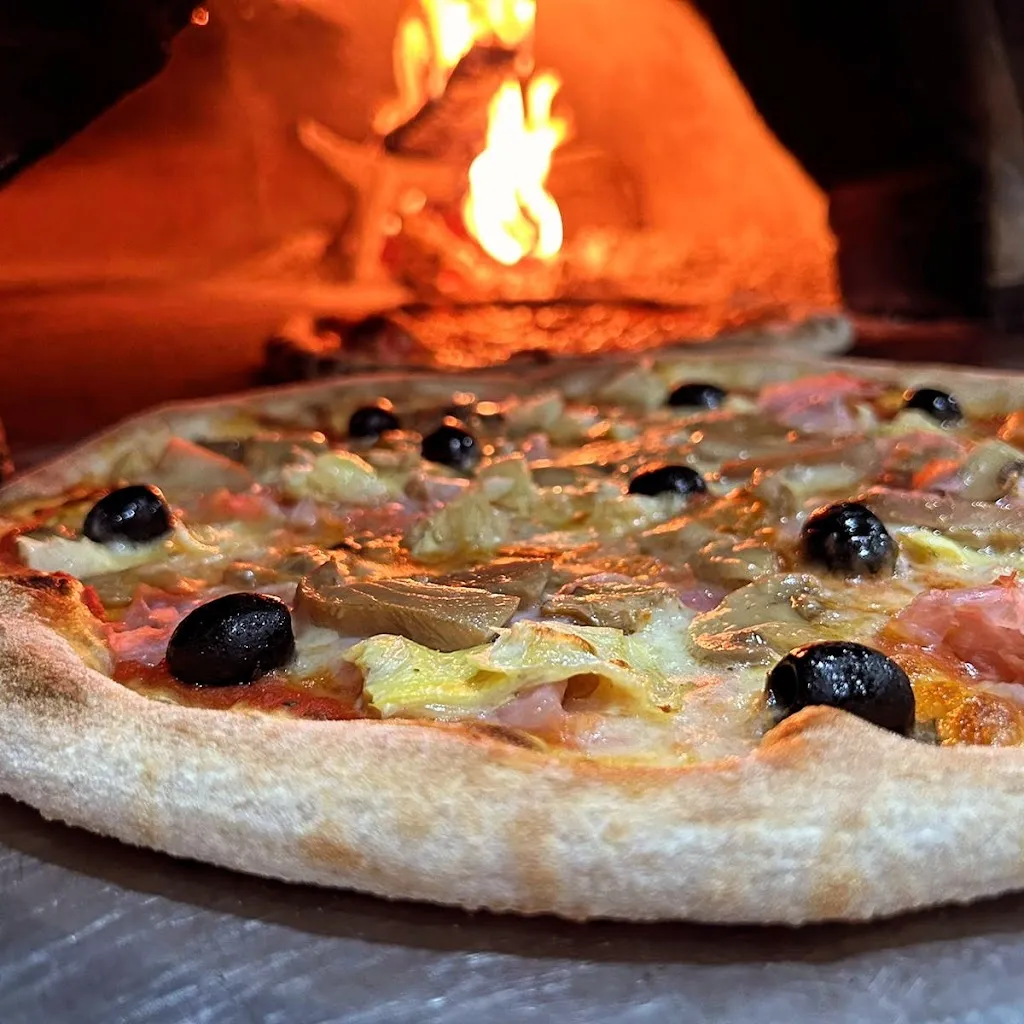 Pizzeria otto fette restaurant in Bonate Sotto