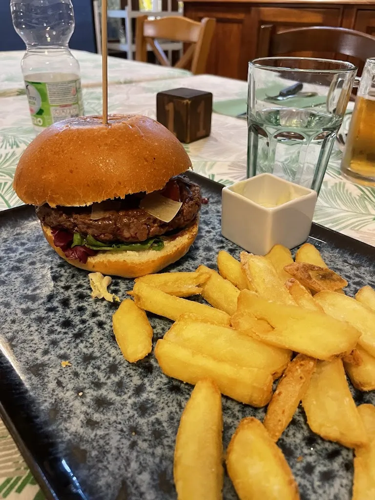 Kest'è Ristorante Burger & Grill _Bonate Sotto_slider_image_3