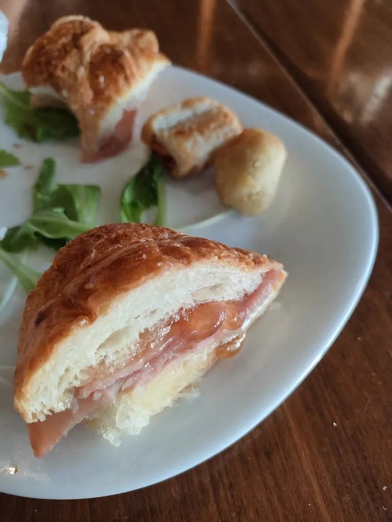 Petra Vitali_Enostrano_Bonate Sopra_review