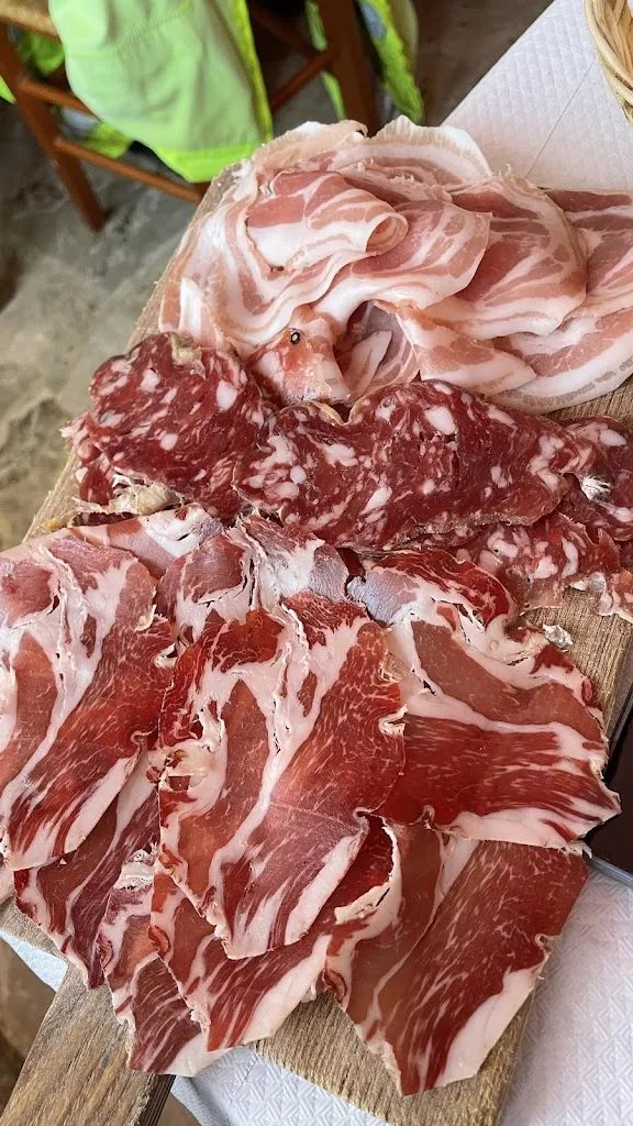 Trattoria Sparpaglione restaurant in Borgo Priolo