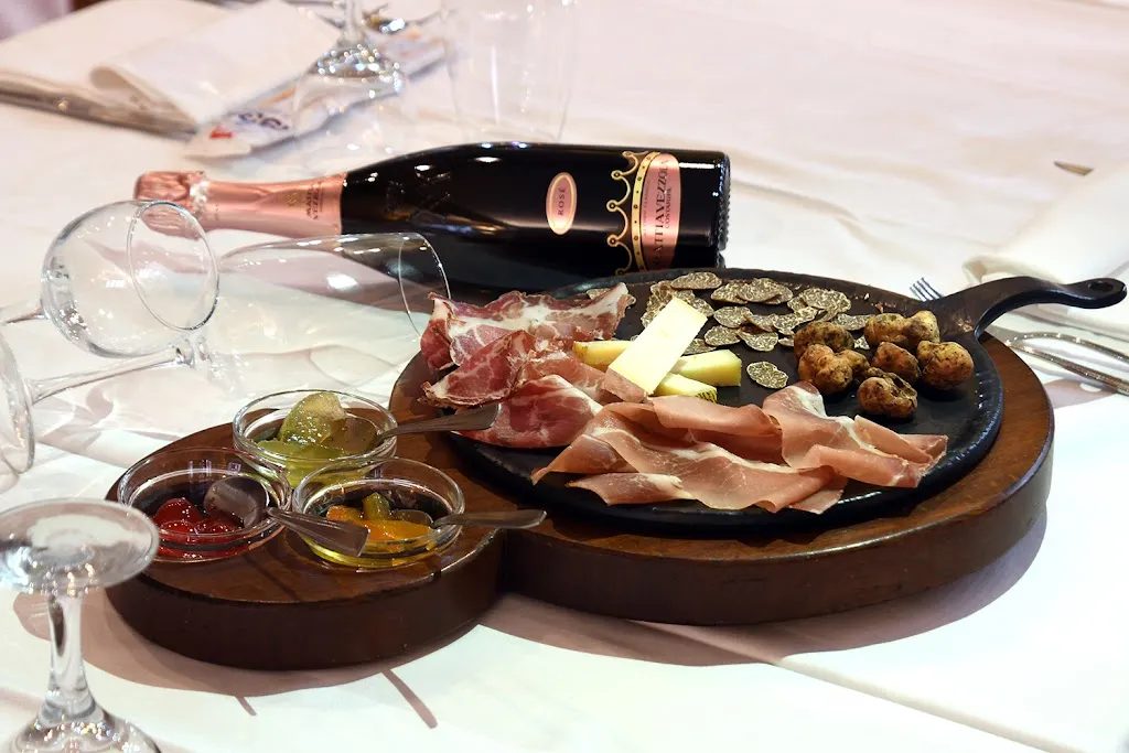 Ristorante Villa Del Borgo_Borgofranco sul Po_slider_image_2