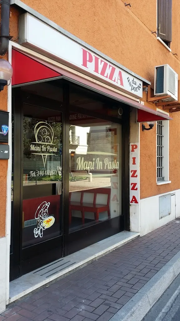 Mani In Pasta restaurant in Borgo San Giacomo