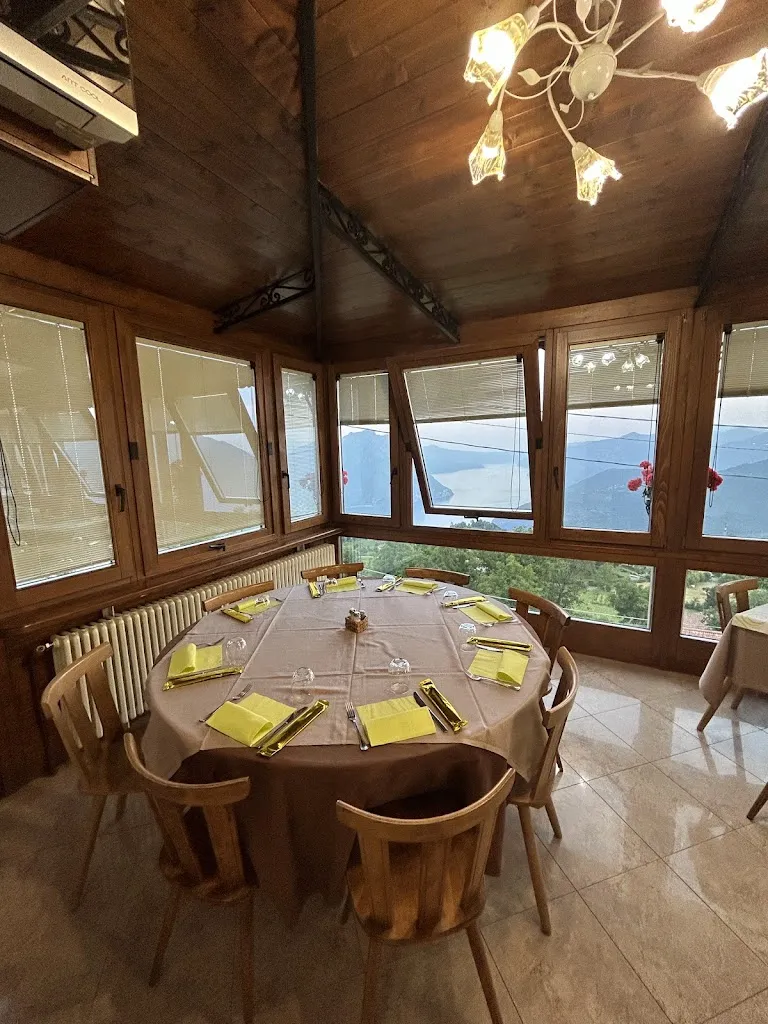 Ristorante Pizzeria Sette Colli restaurant in Bossico