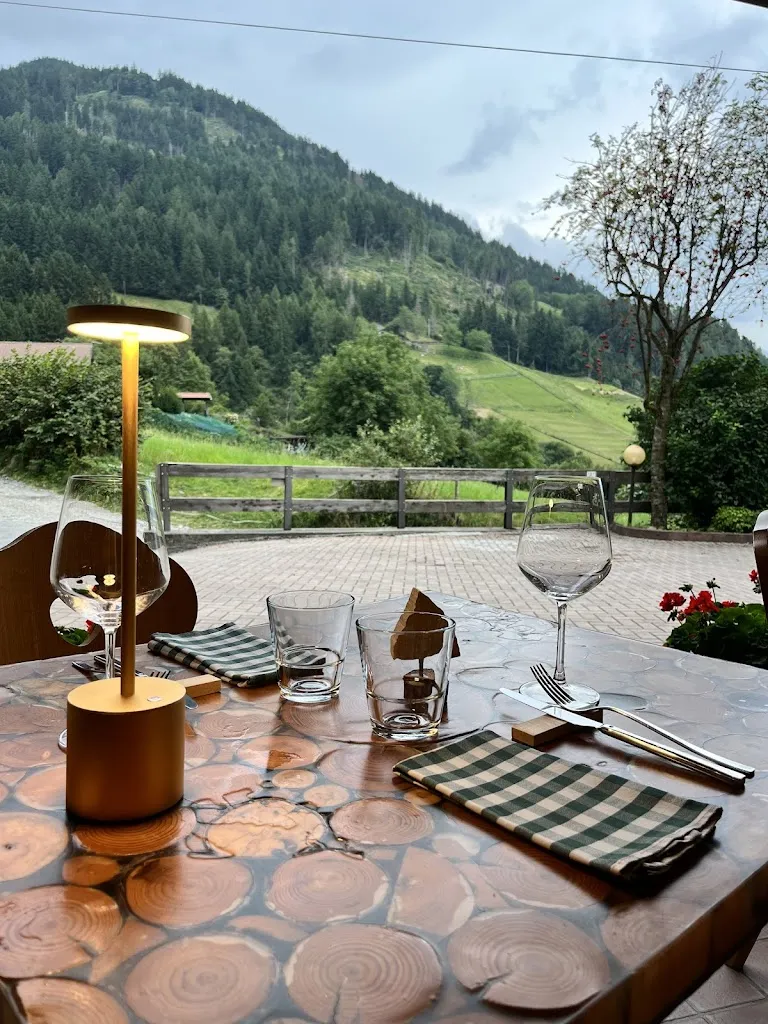 Navertino Trattoria e Bed&Breakfast restaurant in Borno