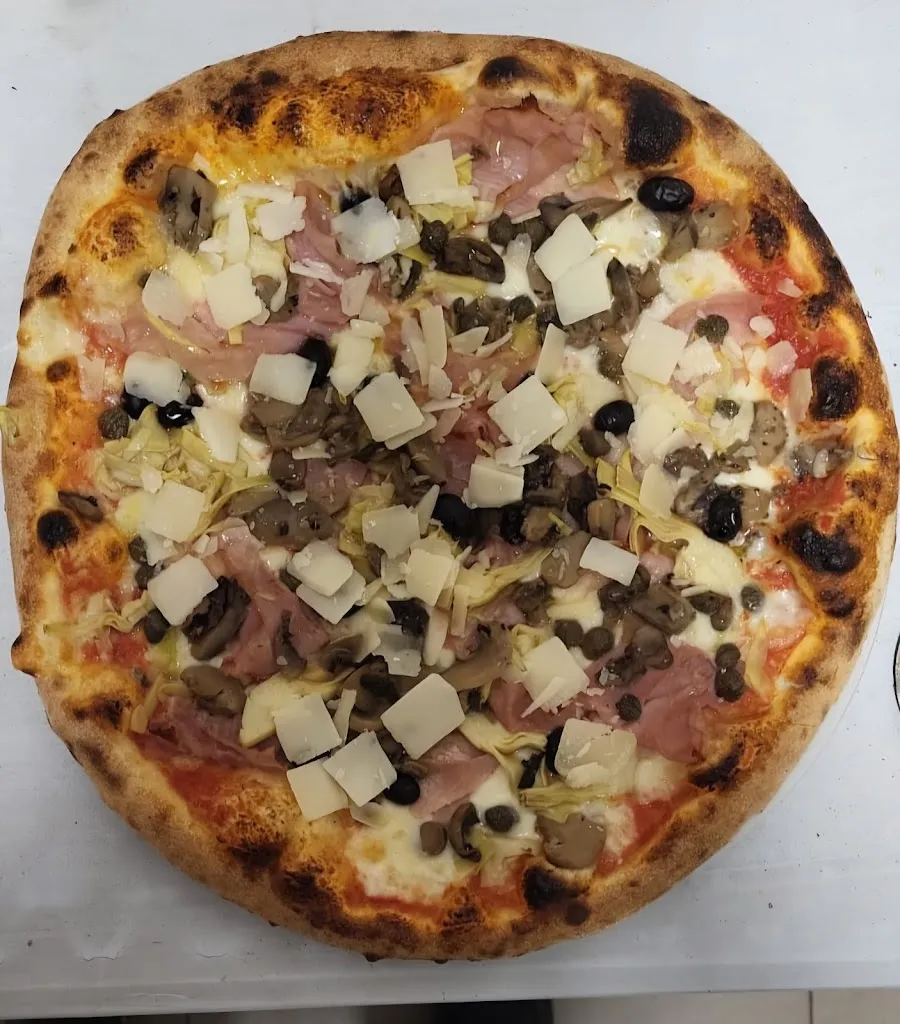 DA SCIASCIO PIZZERIA_Acquarica del Capo_slider_image_3