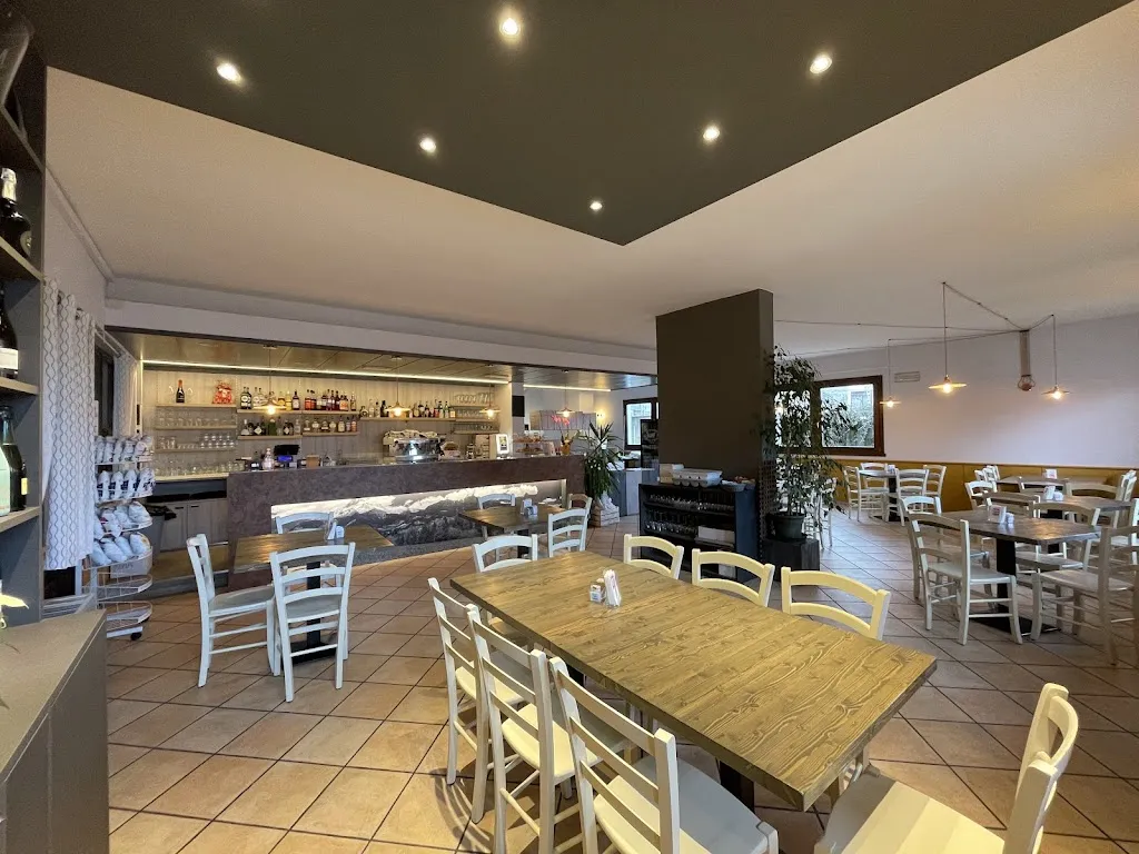 Al Pattinaggio restaurant in Borno