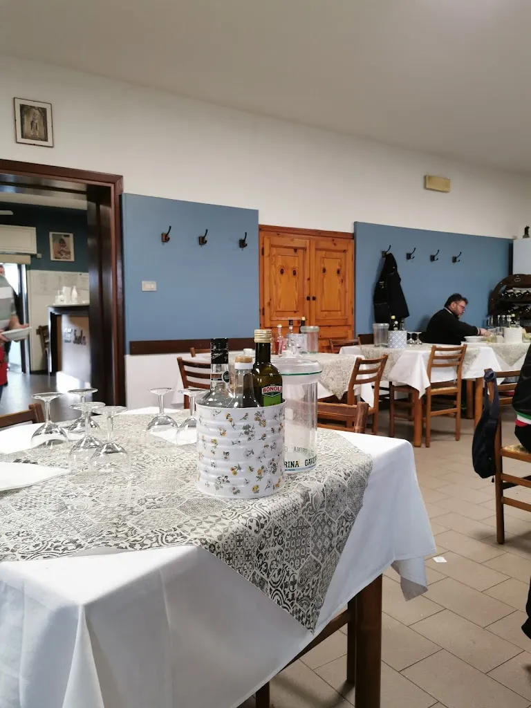 Trattoria Isola Di Belletti N. E M. restaurant in Brandico