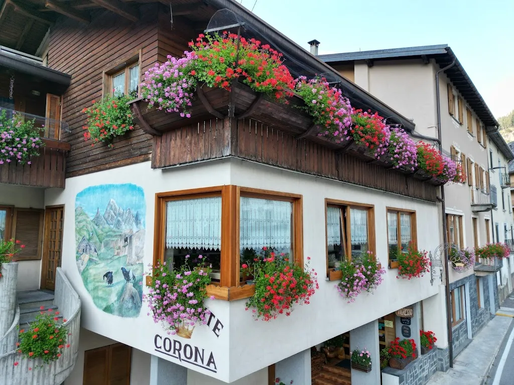 Hotel Corona restaurant in Branzi