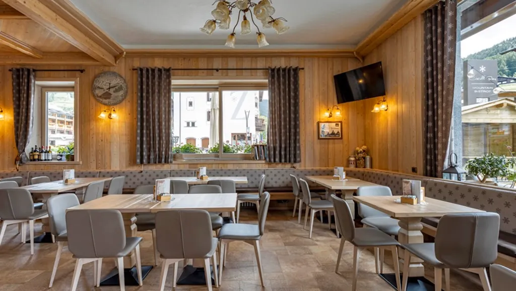 Cristall Bar Mountain Bistrot restaurant in Bormio