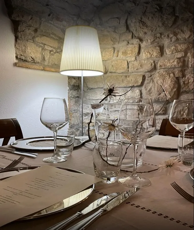 Viaborgosettantadue Lounge bar & Restaurant restaurant in Accadia