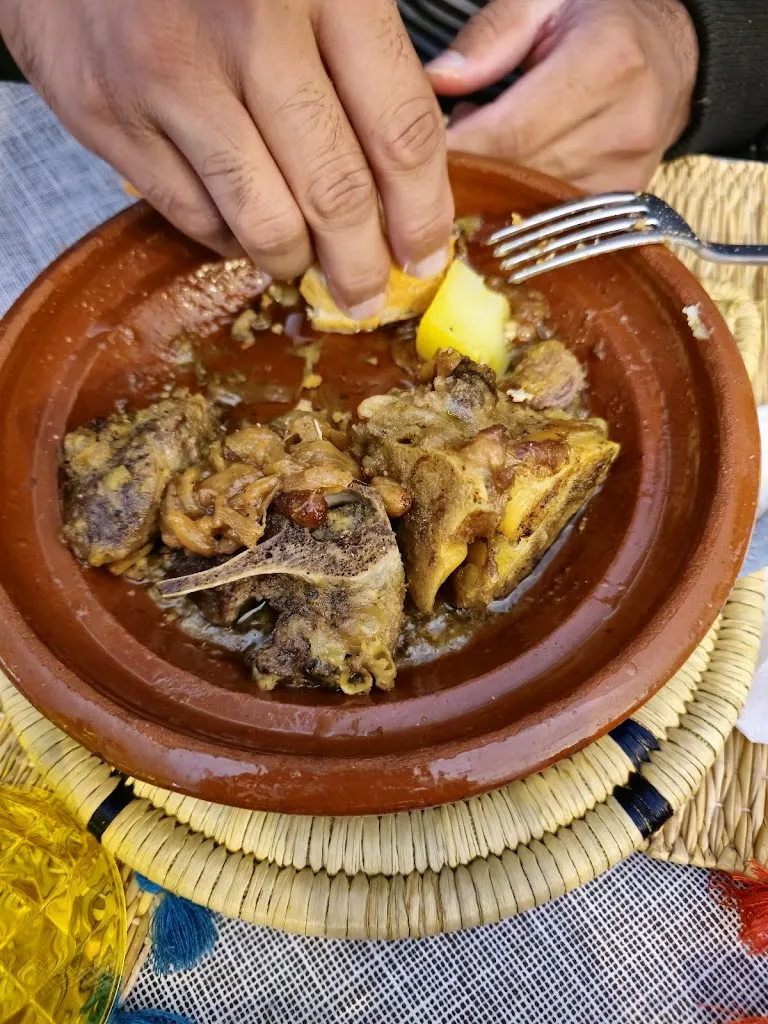 Zainab Nadeem_Ristorante Casablanca Cucina Tipica Marocchina Aperto Pranzo e Cena anche a Ramadan_Bovisio-Masciago_review
