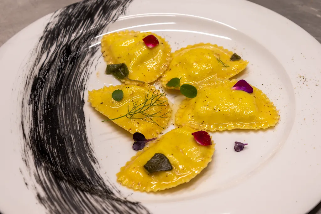 Nozza Restaurant_Bovisio-Masciago_slider_image_3